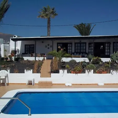 Sleeps 9 Pool Wifi فيلة