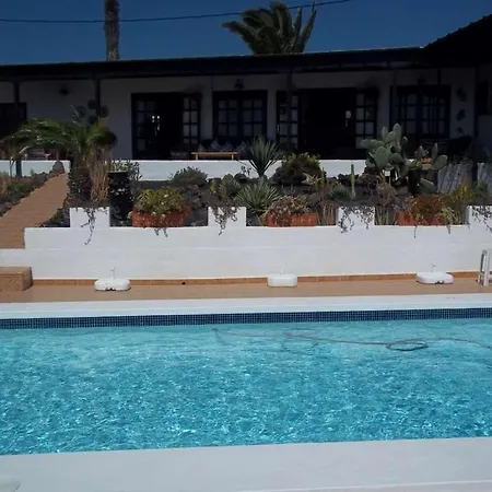 Sleeps 9 Pool Wifi فيلة Mácher
