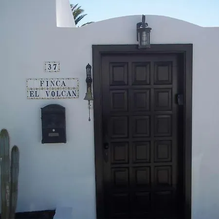 Villa Sleeps 9 Pool Wifi *
