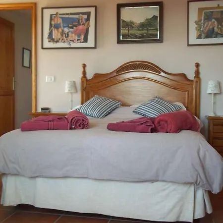 Sleeps 9 Pool Wifi Willa